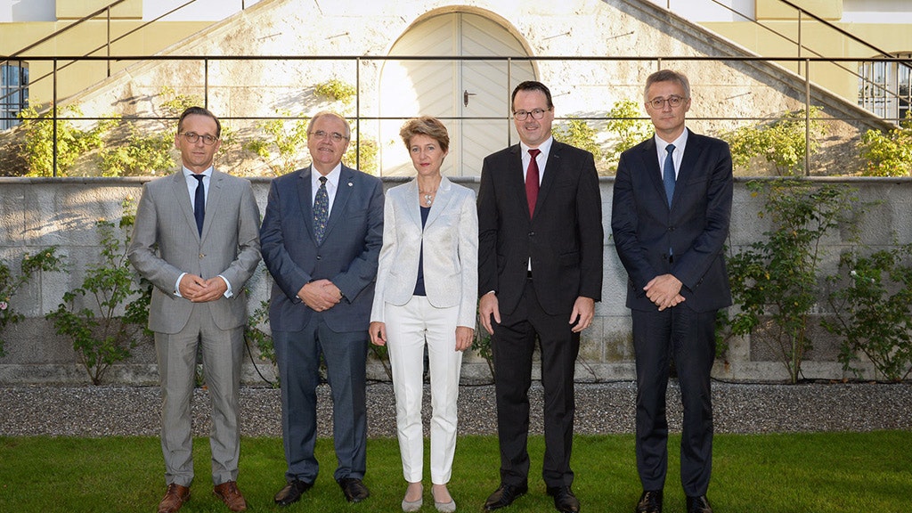 La consigliera federale Simonetta Sommaruga e i suoi colleghi di Germania, Austria, Lussemburgo e Liechtenstein