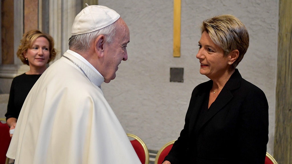 La conseillère fédérale Keller-Sutter rencontre le pape François