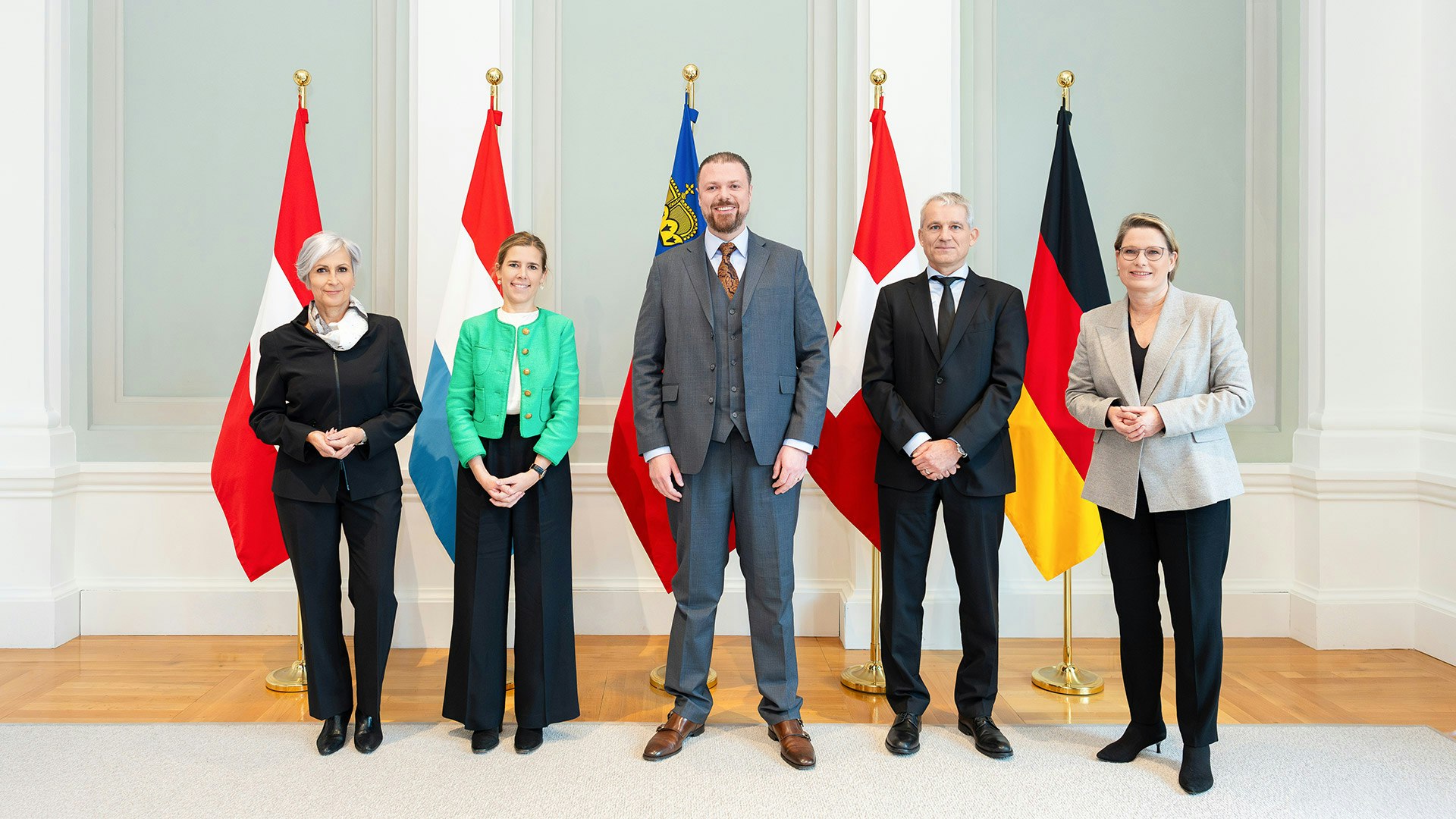 Dr. Anna Sporrer (Österreich), Elisabeth Marque (Luxemburg), Dr. Emanuel Schädler (Liechtenstein), Beat Jans (Schweiz), Dr. Stefanie Hubig (Deutschland)