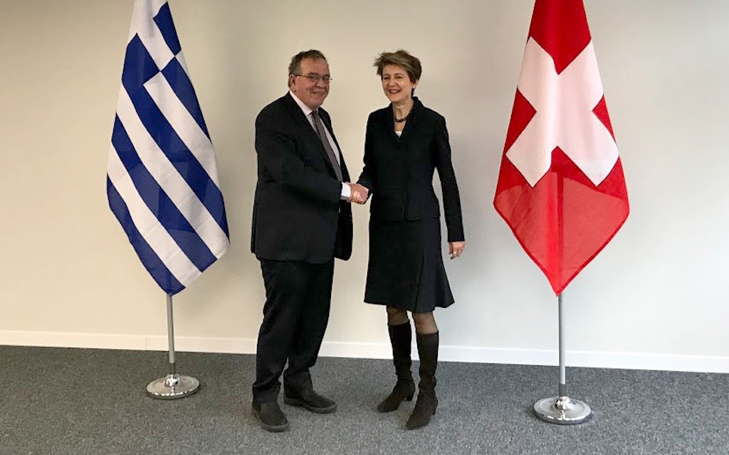 Bundesrätin Simonetta Sommaruga begrüsst den griechischen Minister für Migrationspolitik, Iannis Mouzalas