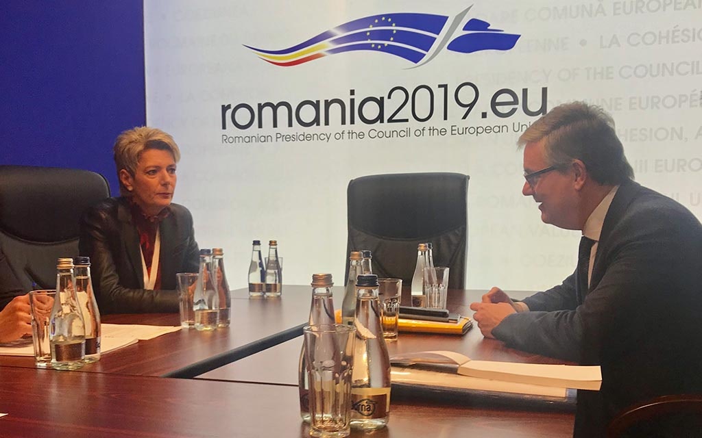 Bundesrätin Karin Keller-Sutter mit Julian King, EU-Kommissar für die Sicherheitsunion