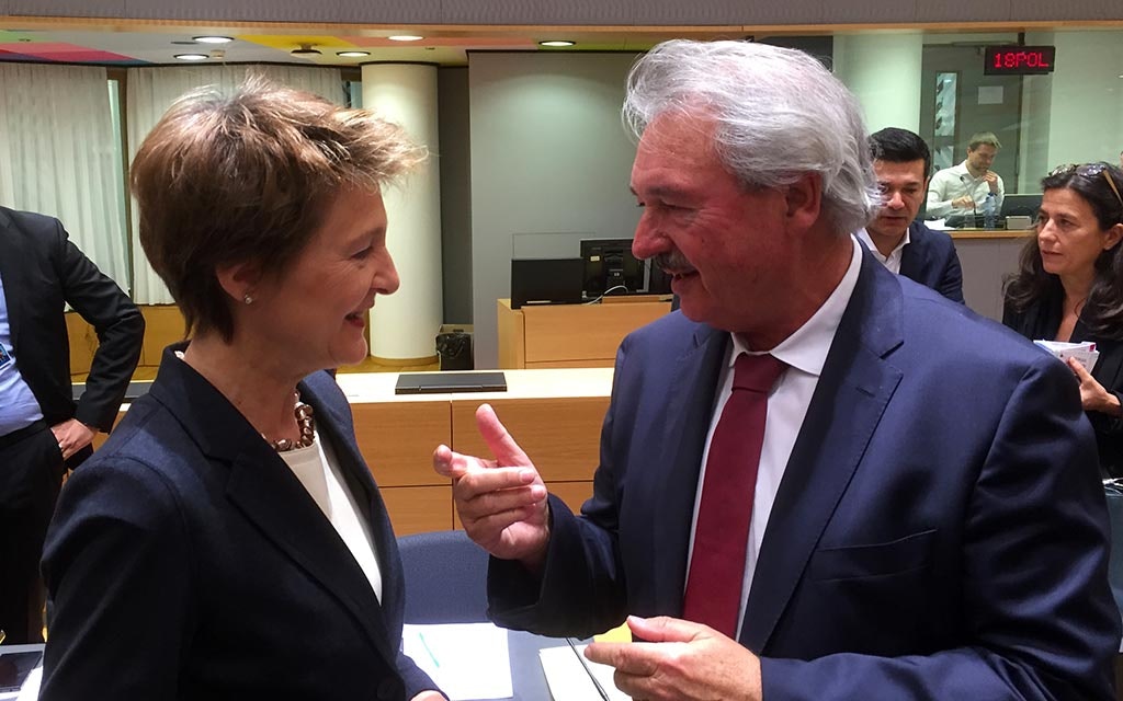 La conseillère fédérale Simonetta Sommaruga en discussion avec le ministre luxembourgeois des Affaires étrangères et européennes Jean Asselborn