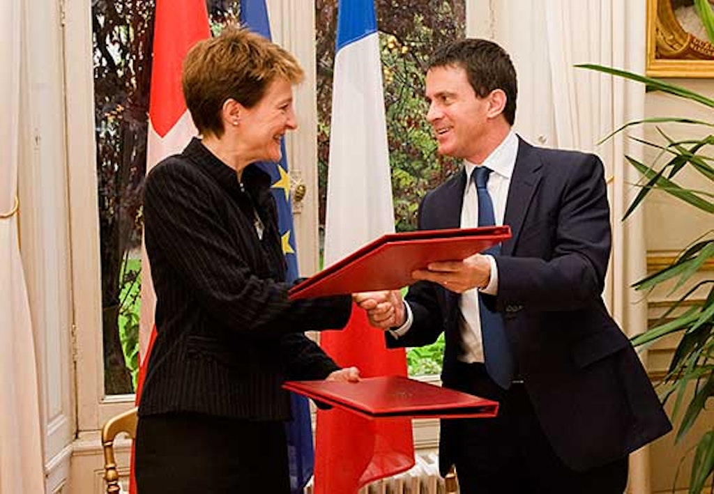 Paris, 5.11.2013: consigliera federale Simonetta Sommaruga mit Manuel Valls, consigliera federale Simonetta Sommaruga con Manuel Valls, ministro degli interni francese